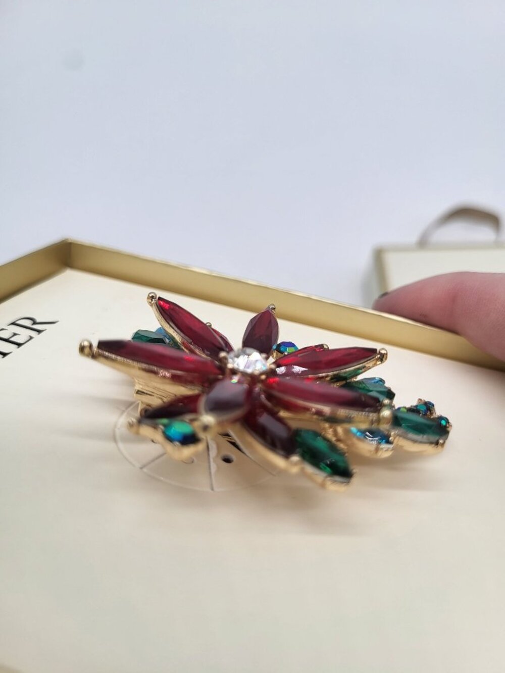 Napier Glass Pointy Poinsetta Christmas Holiday Brooch Pin Gold Tone Rhinestone - Picture 5 of 8